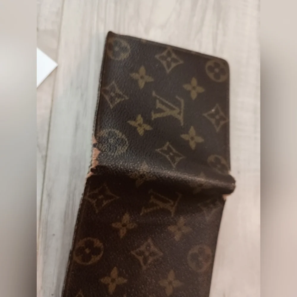 Louis Vuitton Monogram Bi Fold Wallet